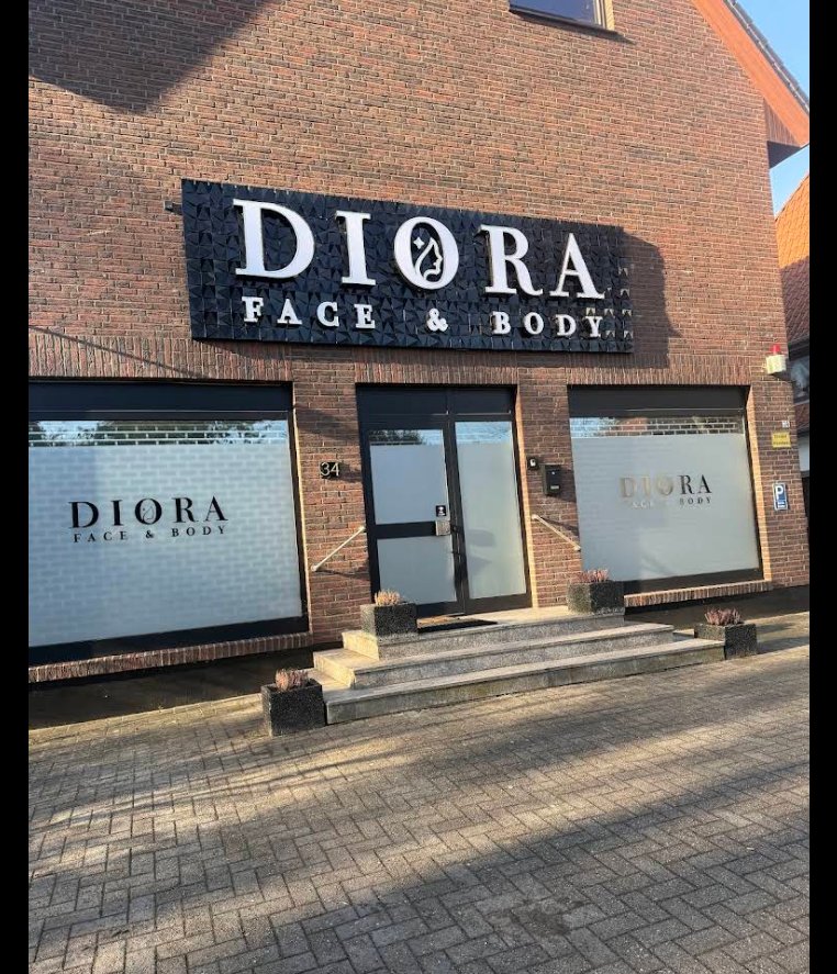 Diora Face & Body Eingang am Tag